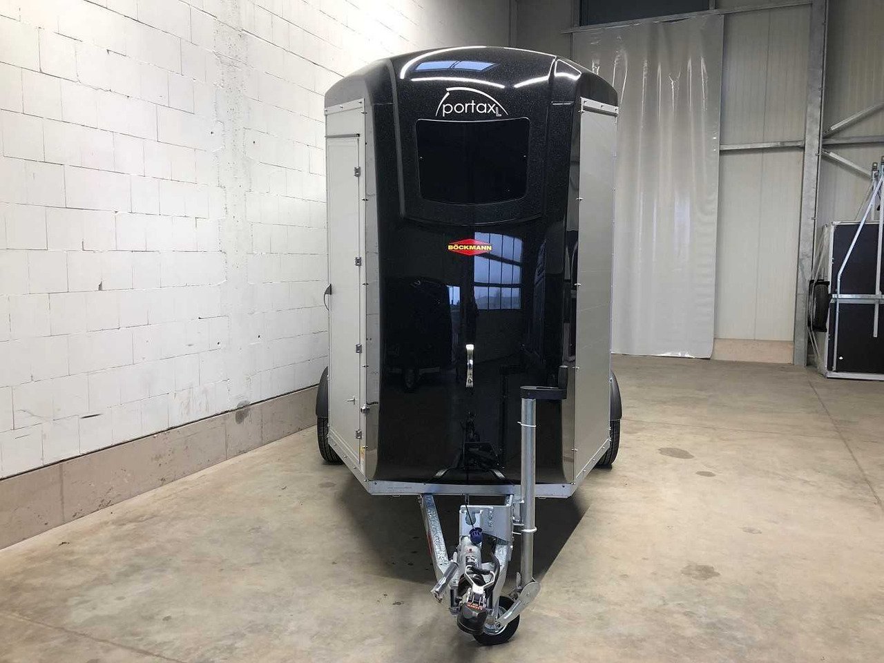 BOECKMANN-Portax-L-SR-Zw-Tur-Pferdeanhanger-Germany_16234_260019973657.jpg
