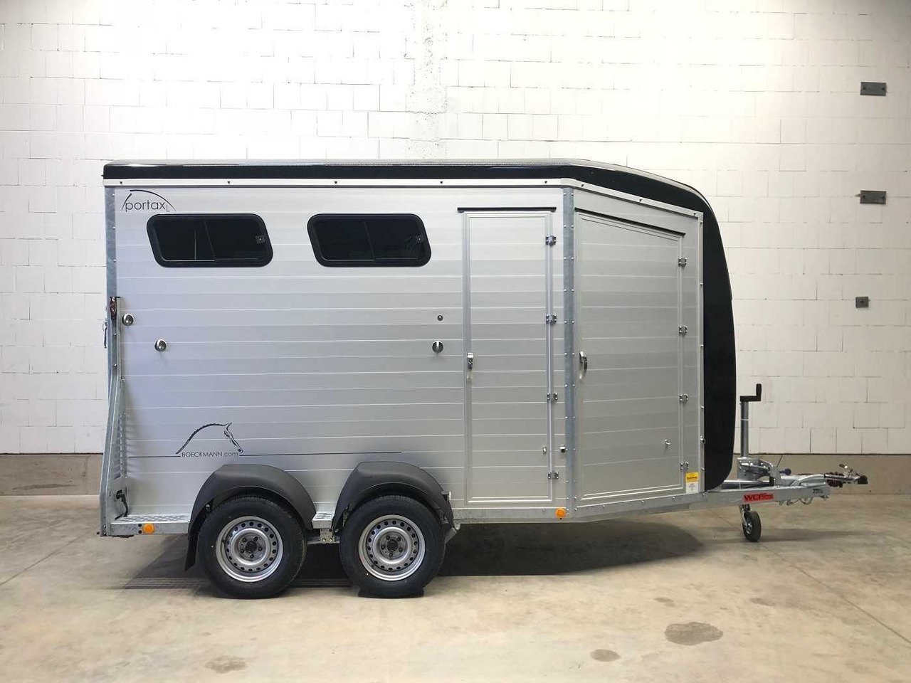 BOECKMANN-Portax-L-SR-Zw-Tur-Pferdeanhanger-Germany_16234_2929648767030-1.jpg