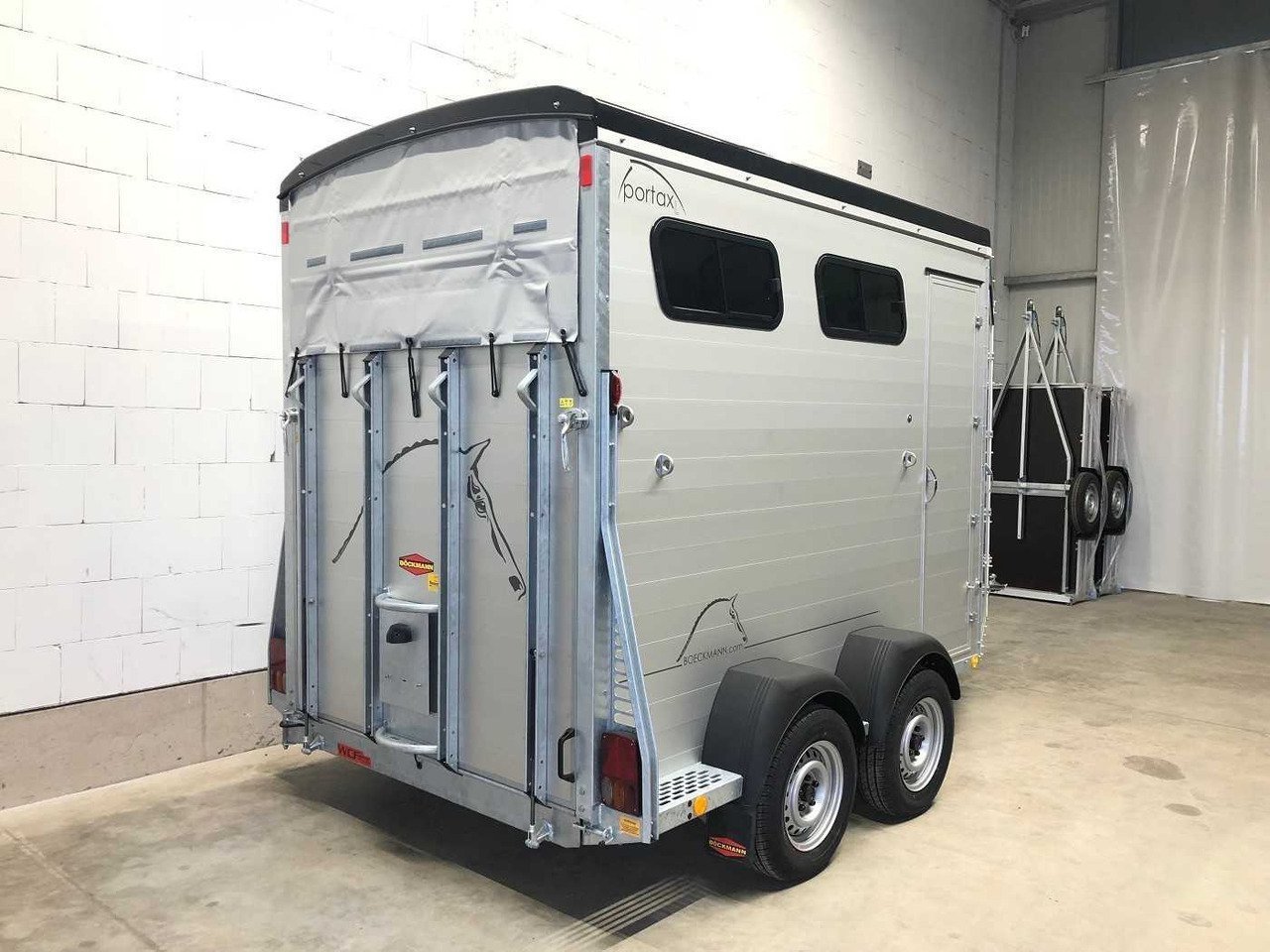 BOECKMANN-Portax-L-SR-Zw-Tur-Pferdeanhanger-Germany_16234_7844094881593.jpg