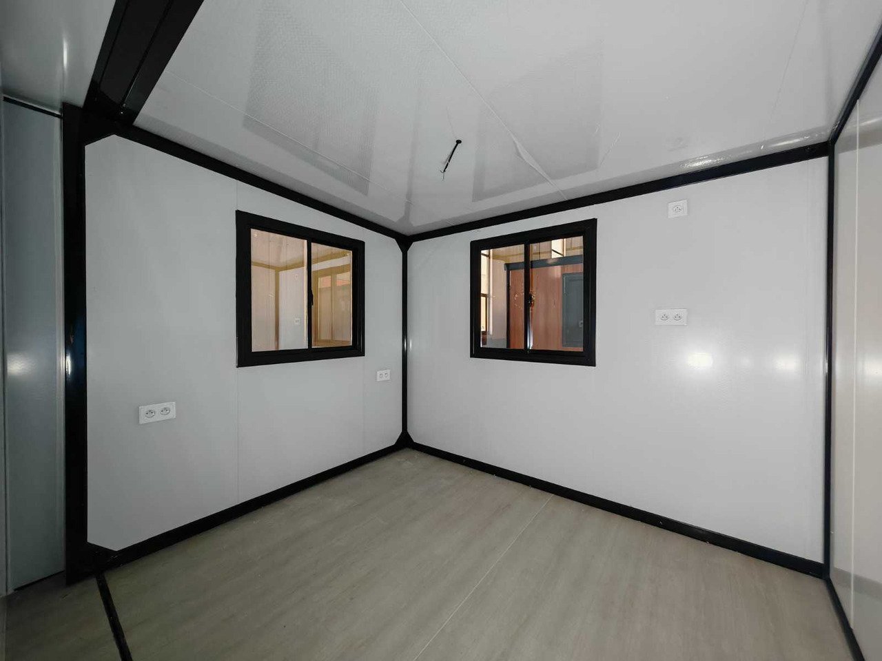 Rhino-Houses-36-5-m2-Zwart-Les-Pays-Bas_8045_3098007581002.jpg