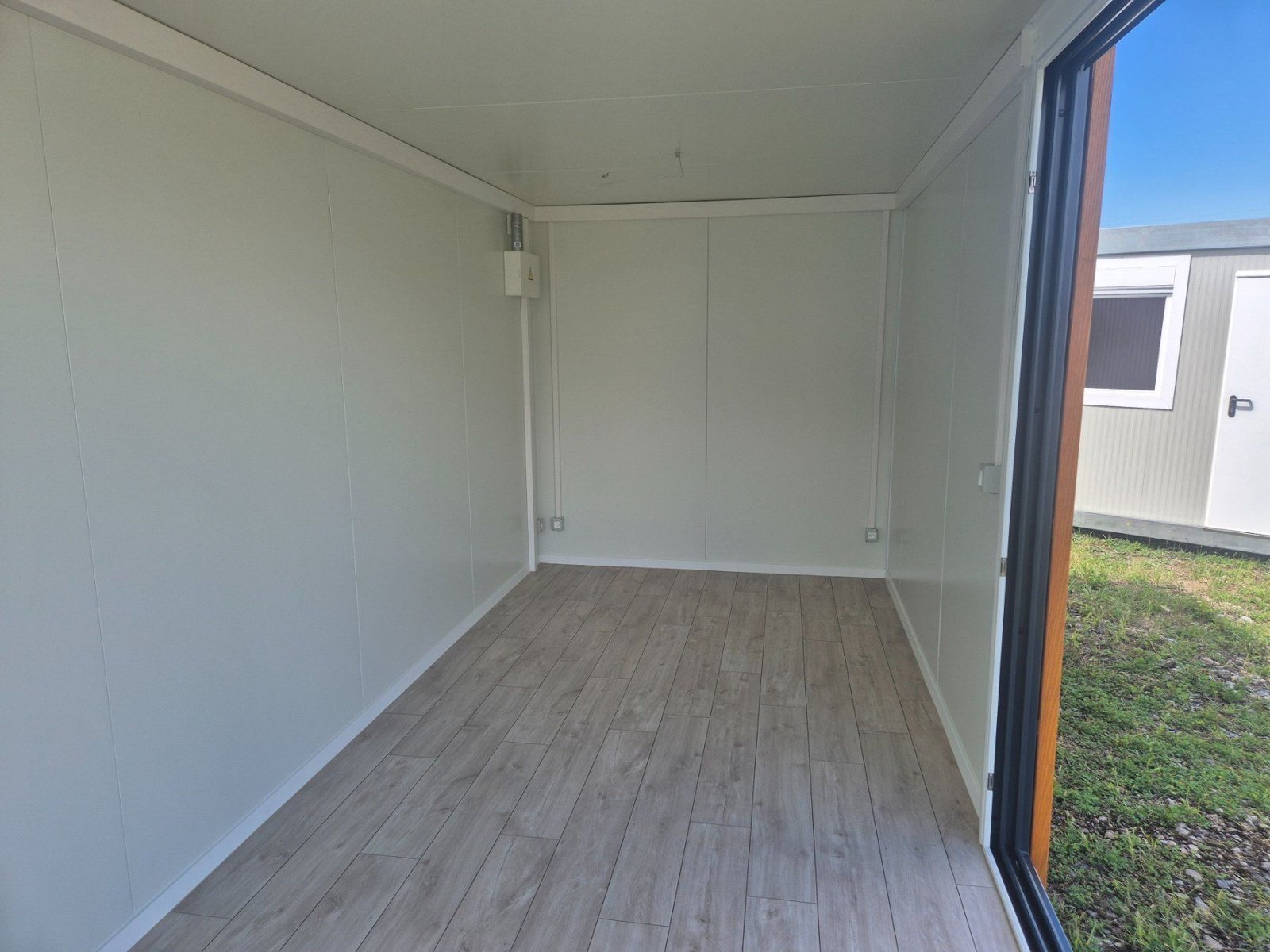 container-burocontainer-gartenhaus-modul-showroom-2.jpeg