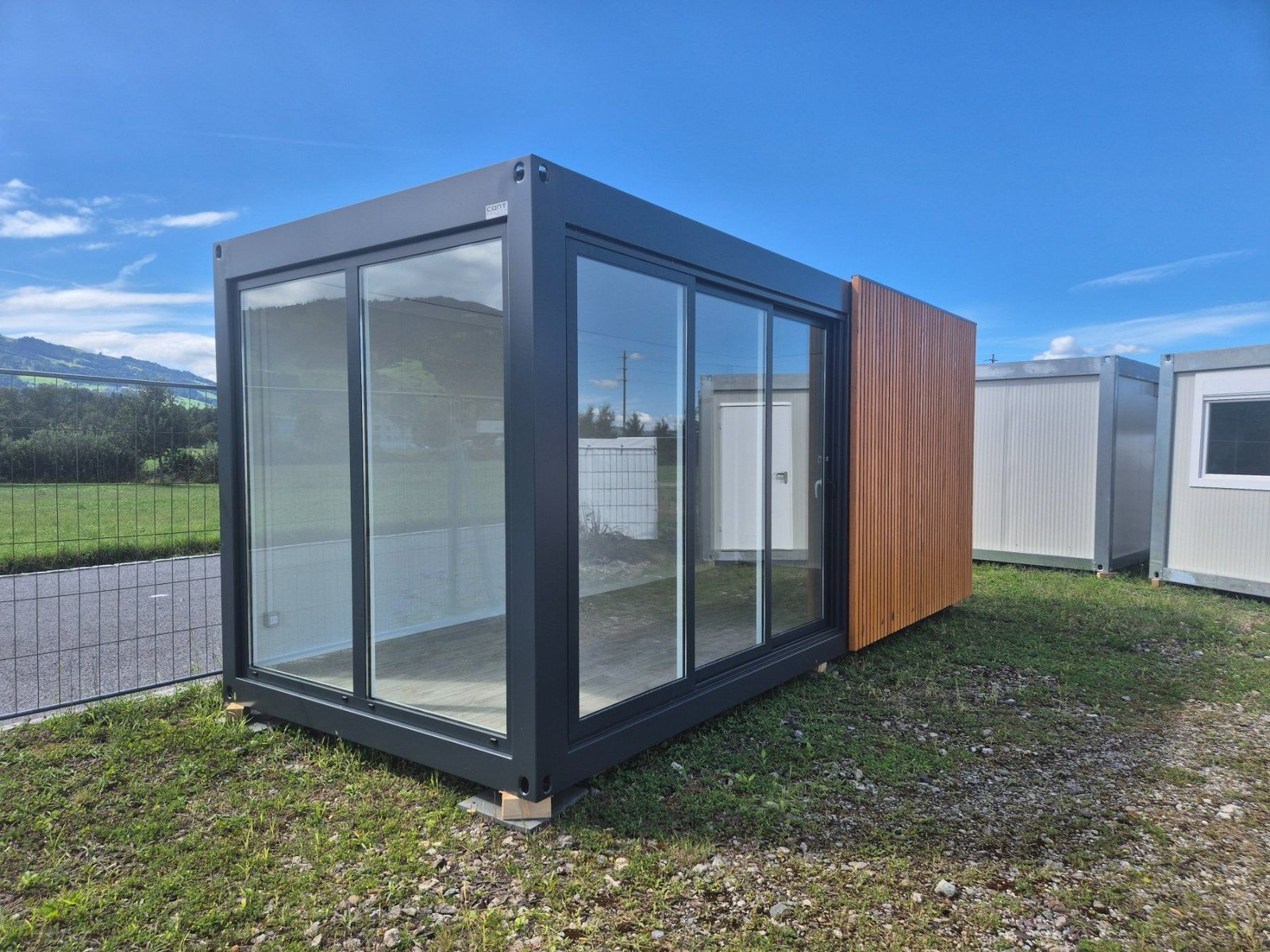 container-burocontainer-gartenhaus-modul-showroom-3.jpeg