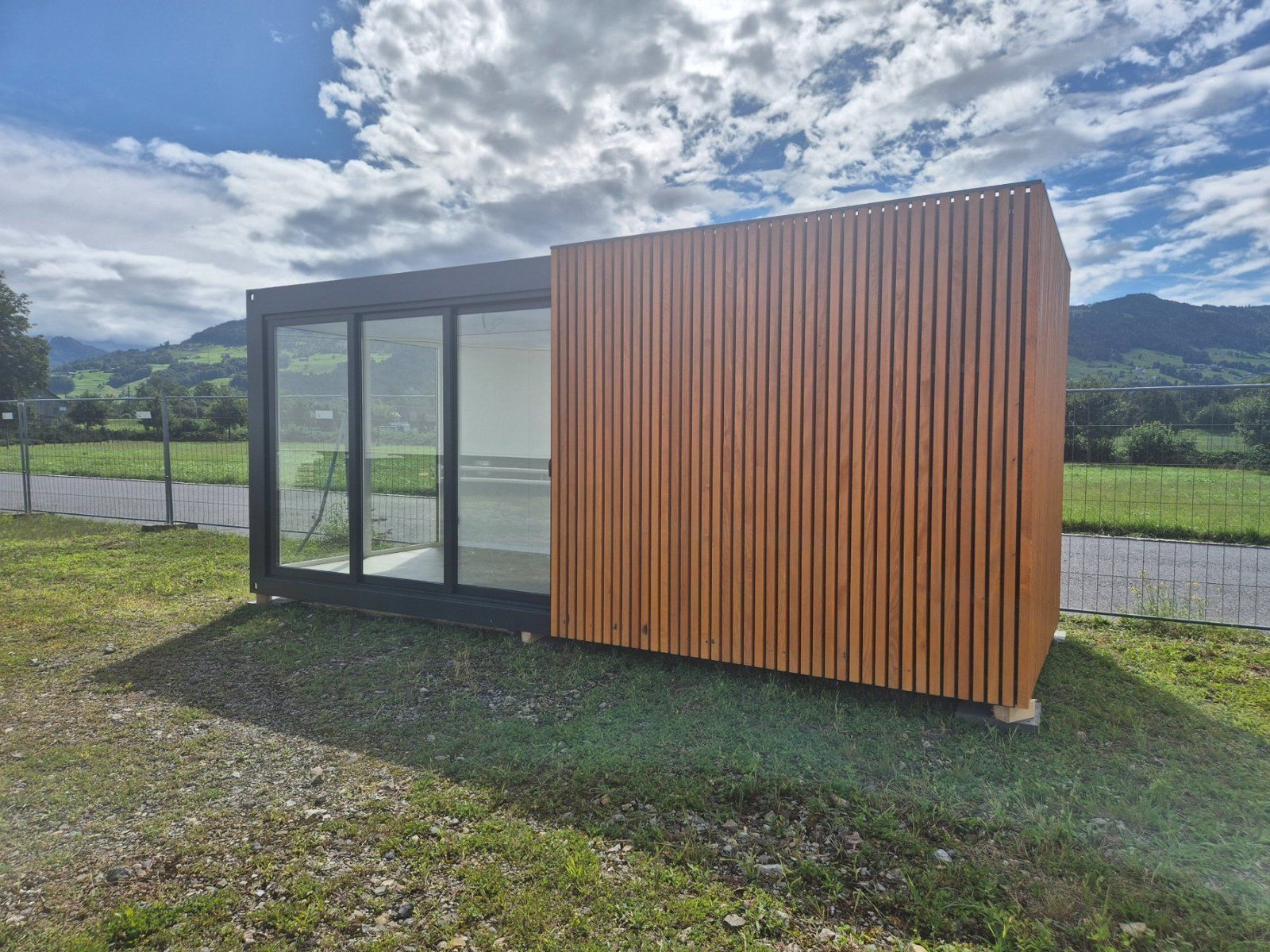 container-burocontainer-gartenhaus-modul-showroom.jpeg